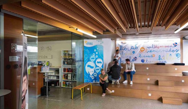 Proyecto Español modern facilities